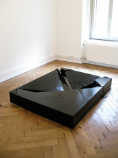 https://www.herrmanngermann.com/redaktion/files/projects/jonas-etter/27_sockel2_640.jpg